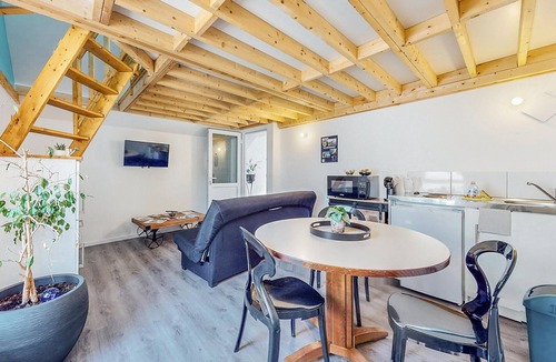 Neuilly-le-Vendin House | Cozy home in Neuilly le Vendin with WiFi