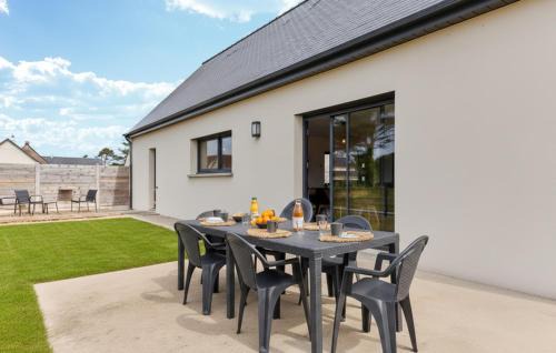 Saint-Germain-sur-Ay House | Cozy Home In Saint Germain Sur Ay With Wifi