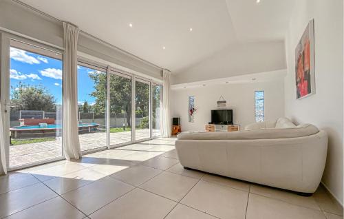 Serviers-et-Labaume House | Cozy Home In Serviers-Et-Labaume