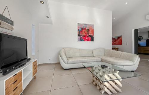 Serviers-et-Labaume House | Cozy Home In Serviers-Et-Labaume