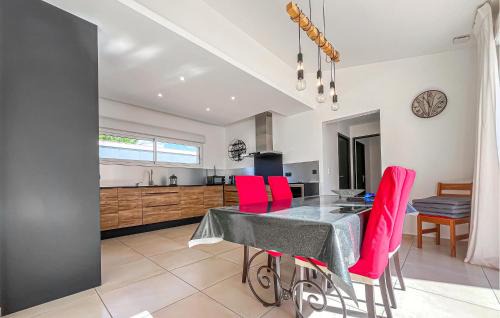 Serviers-et-Labaume House | Cozy Home In Serviers-Et-Labaume