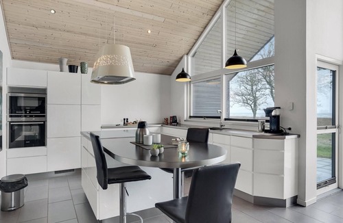 Nordstrand House | Cozy home in Frederikshavn with house sea view