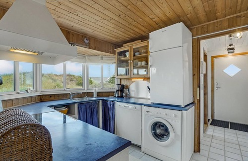 Lild Strand House | Cozy home in Frøstrup with kitchen