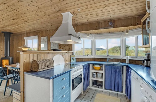 Lild Strand House | Cozy home in Frøstrup with kitchen