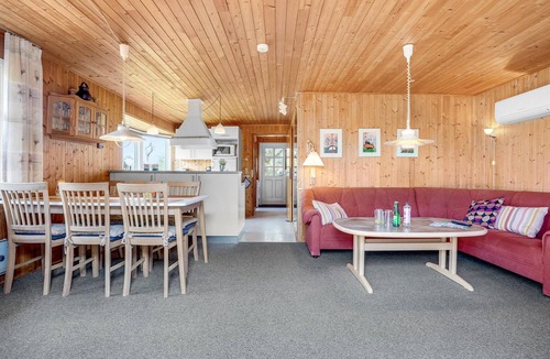 Lild Strand House | Cozy home in Frøstrup with sauna