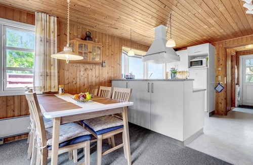 Lild Strand House | Cozy home in Frøstrup with sauna