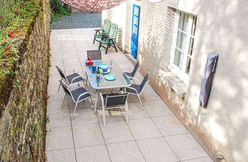 Gavray House | Cozy home in Gavray with kitchen