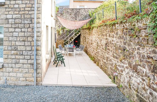 Gavray House | Cozy home in Gavray with kitchen