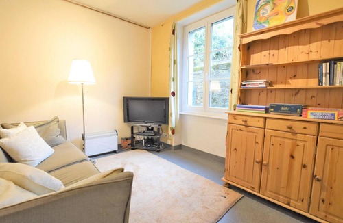 Gavray House | Cozy home in Gavray with kitchen