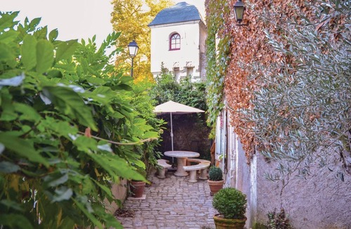 Gennes House | Cozy home in Gennes with kitchen