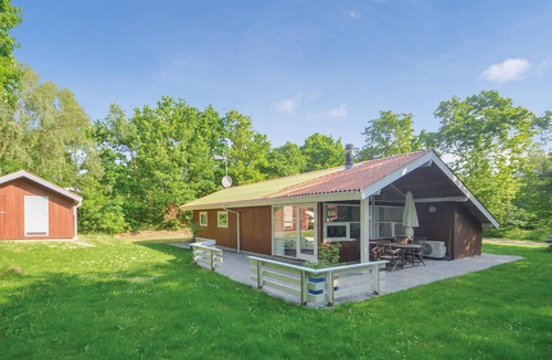Fjellerup Strand House | Cozy home in Glesborg with sauna