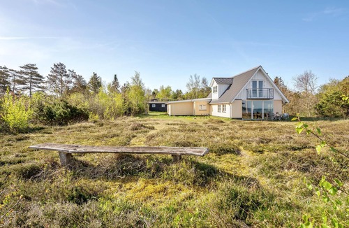 Bønnerup Strand House | Cozy home in Glesborg with kitchen