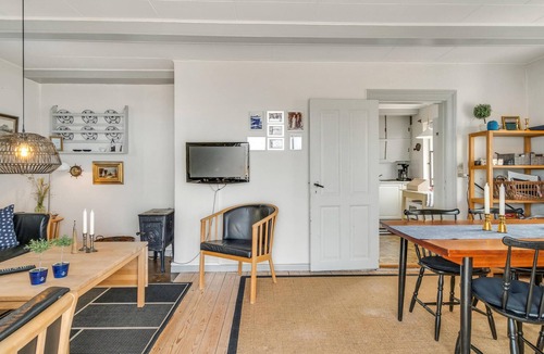 Bønnerup Strand House | Cozy home in Glesborg with WiFi