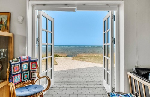 Bønnerup Strand House | Cozy home in Glesborg with WiFi