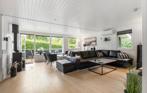 Bønnerup Strand House | Cozy Home In Glesborg With Sauna