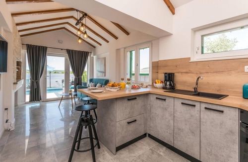 Sveti Filip i Jakov House | Cozy home in Gornje Rastane