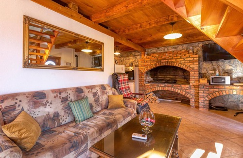 Trnovac House | Cozy home in Gospic with sauna