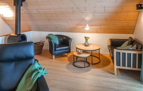 Grasten House | Cozy Home In Gråsten With Kitchen