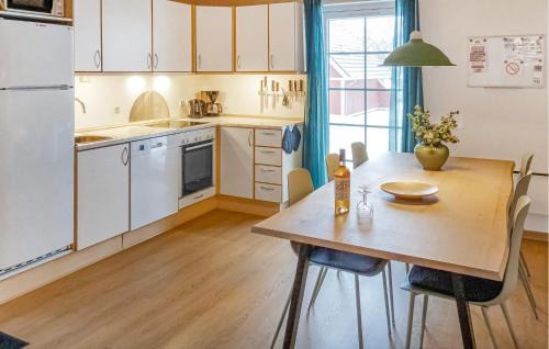 Grasten House | Cozy Home In Gråsten With Kitchen