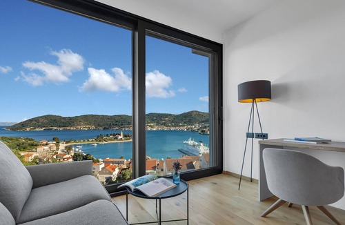 Cove Rogacic House | Cozy home in Grad Vis