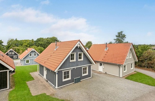 Grasten House | Cozy home in Gråsten with kitchen