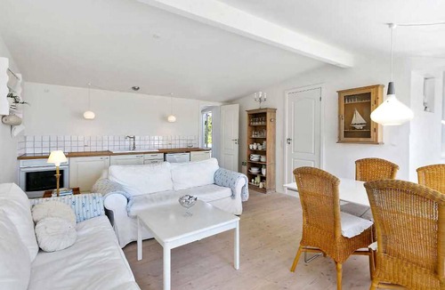Grena Strand House | Cozy home in Grenaa with house sea view