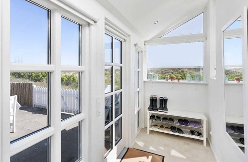 Grena Strand House | Cozy home in Grenaa with house sea view
