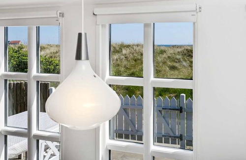 Grena Strand House | Cozy home in Grenaa with house sea view
