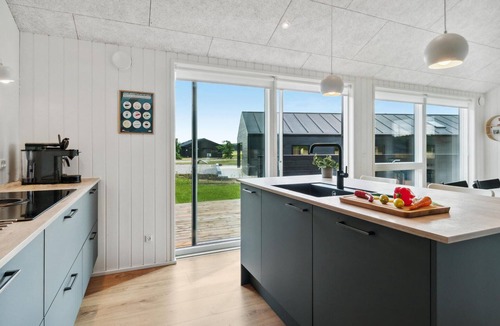 Grenaa House | Cozy home in Grenaa with kitchen