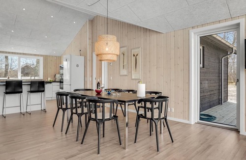 Grena Strand House | Cozy home in Grenaa with kitchen