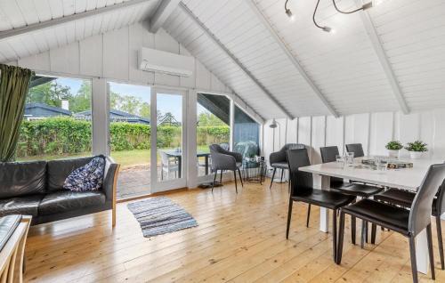 Grena Strand House | Cozy Home In Grenaa With Wifi