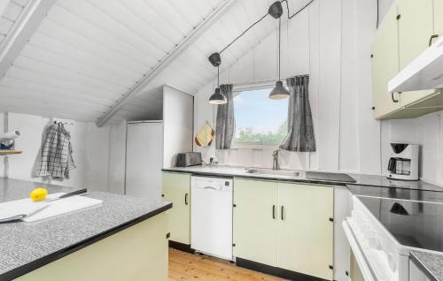 Grena Strand House | Cozy Home In Grenaa With Wifi