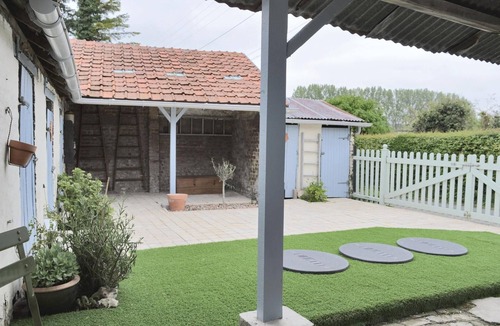 Grigny House | Cozy home in Grigny with kitchen