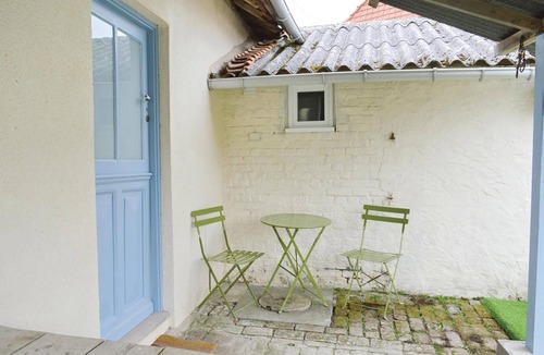 Grigny House | Cozy home in Grigny with kitchen