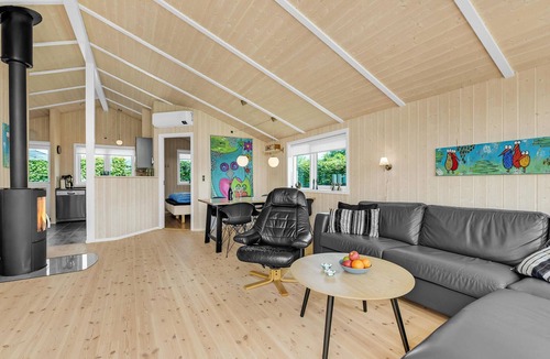 Diernæs Strandby House | Cozy home in Haderslev with kitchen