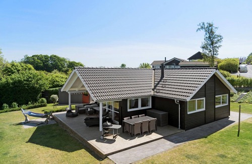 Diernæs House | Cozy home in Haderslev with lake view