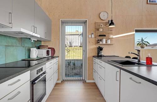 Fynshav House | Cozy home in Haderslev with kitchen