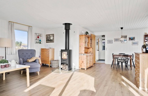 Vikær Strand House | Cozy home in Haderslev with kitchen
