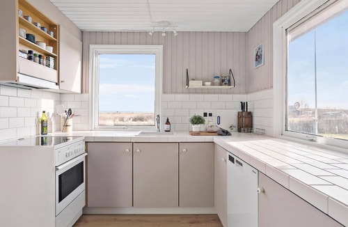 Vikær Strand House | Cozy home in Haderslev with kitchen