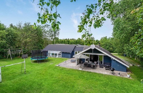 Helberskov Strand House | Cozy home in Hadsund with sauna