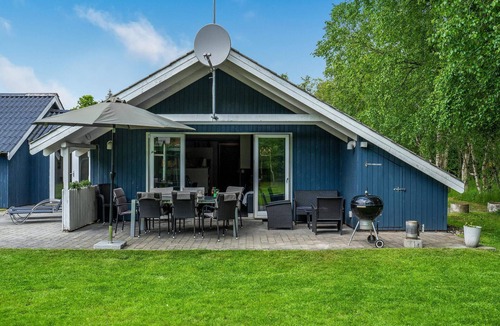 Helberskov Strand House | Cozy home in Hadsund with sauna