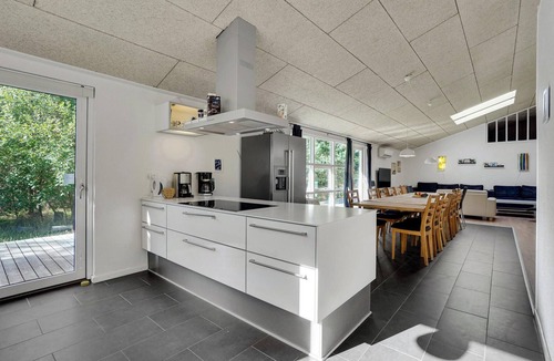 Øster Melholt House | Cozy home in Hals with sauna