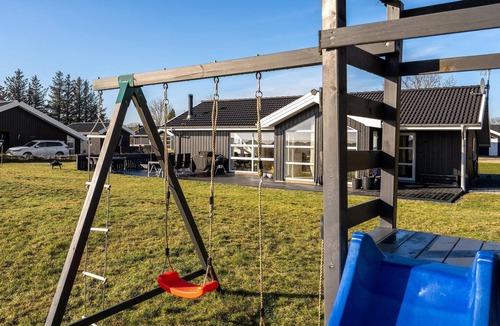 Hou House | Cozy home in Hals with sauna