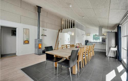 Øster Melholt House | Cozy Home In Hals With Sauna