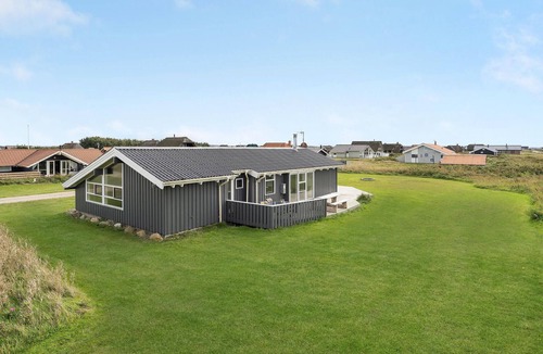 Vrist Strand House | Cozy home in Harboøre with sauna