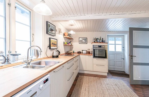 Hasle House | Cozy home in Hasle with house sea view