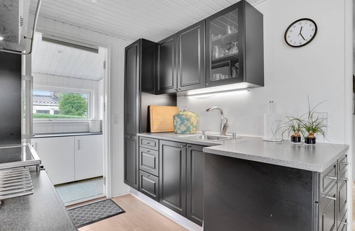 Hejlsminde Strand House | Cozy home in Hejls with house sea view