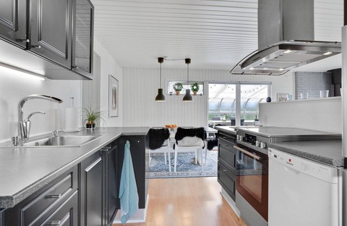 Hejlsminde Strand House | Cozy home in Hejls with house sea view