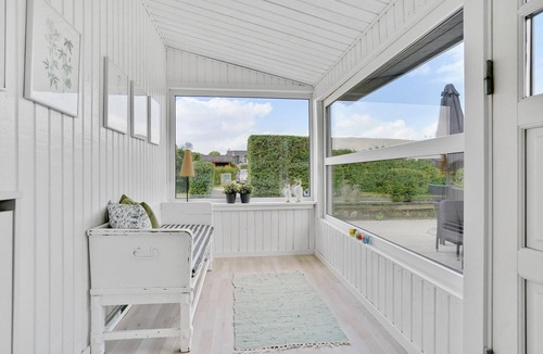 Hejlsminde Strand House | Cozy home in Hejls with house sea view