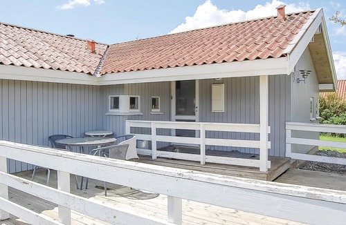 Hejlsminde Strand House | Cozy home in Hejls with kitchen